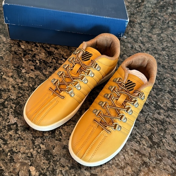 K-Swiss unisex classic varsity low sneakers NIB 4.5 - Picture 2 of 8